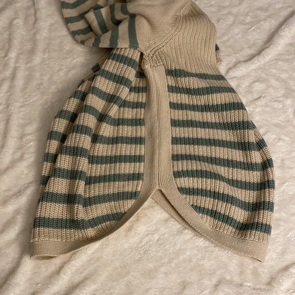 R D Style brand striped sweater. Size XL. - Picture 7 of 9